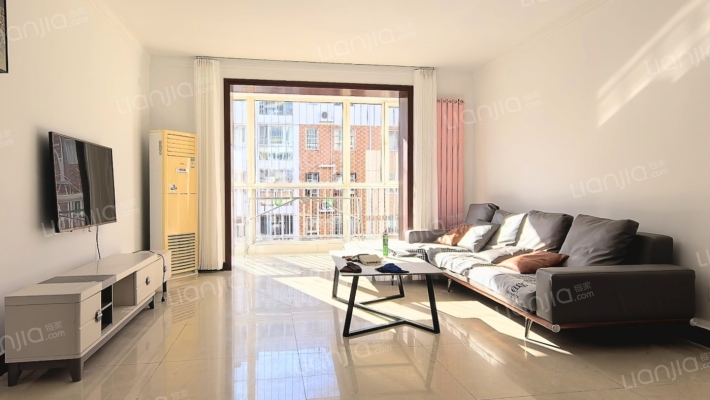 开发区商圈 集中供暖 南北通透三居双卫户型-客厅