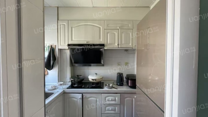 青花府南北通透两居室 精装修采光无遮挡-厨房