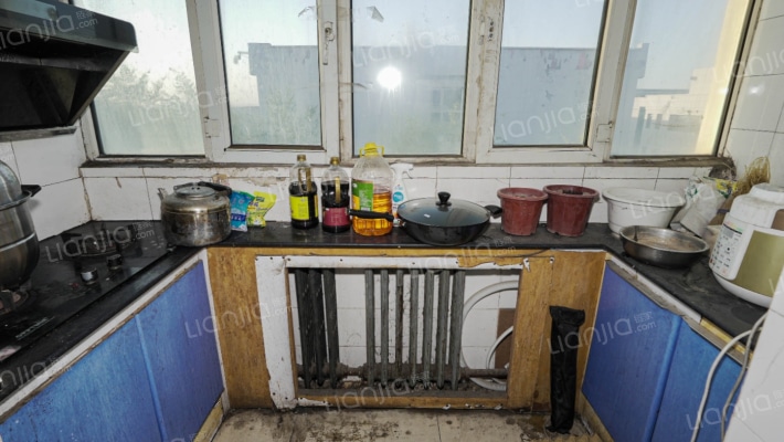 北京北路 机械厂地铁口 京港花园里头的 小两室出售-厨房