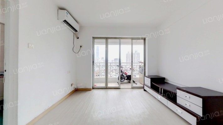 彩天名苑二手房实景图