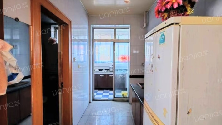 光明小区 中间楼层 简单装修 采光好 无遮挡-过道