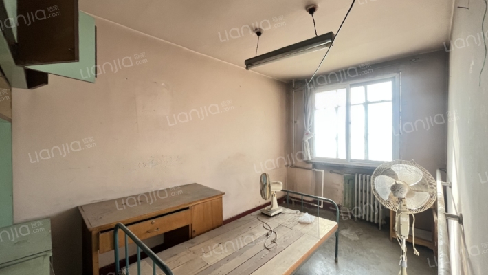 物探四号院 永安小区 小三居 中间楼层-卧室B