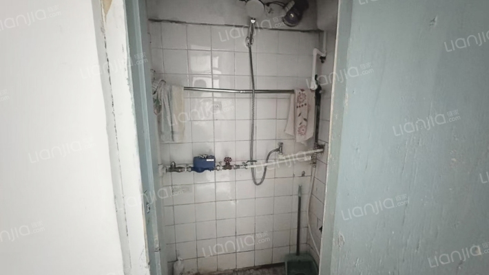 火车站 南北通透两居 业主诚心出售-卫生间