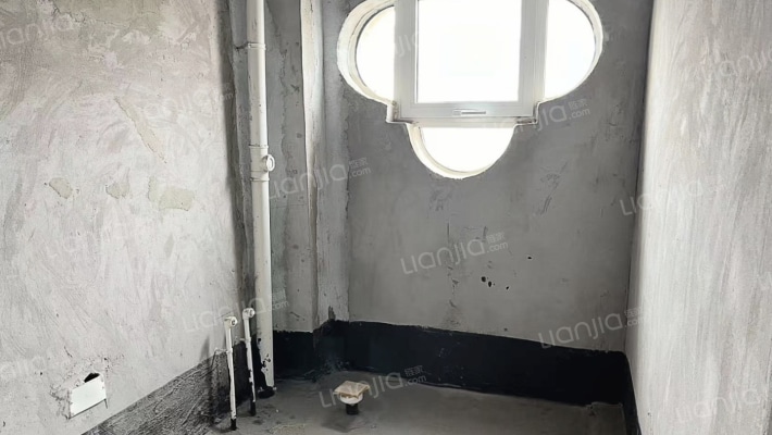 哈弗小镇联排别墅，低于开发商价格，房本满二诚意出售-卫生间D