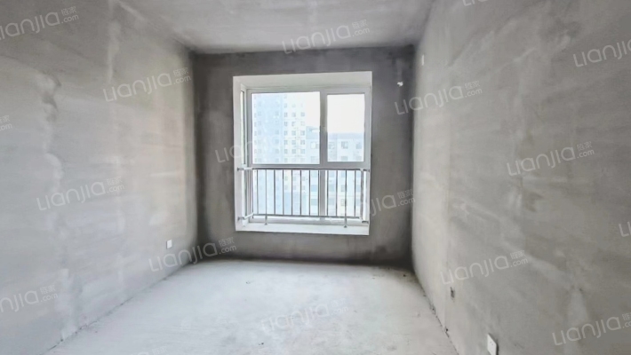 房子是毛坯房，采光视野不错，随意装修-卧室A