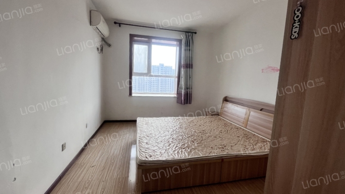 天龙小区电梯房三居，二康医院，宜佳旺。-卧室A