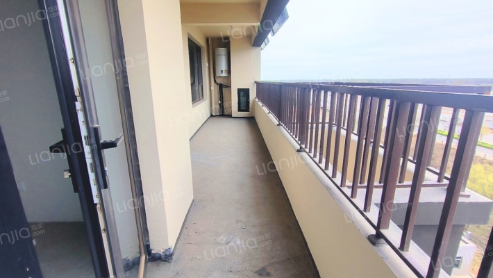 高新区中冶二期大三居，南北通透，无遮挡-阳台