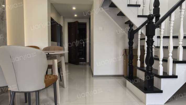 德信公园旁 精装修LOFT 三室两厅双卫-餐厅