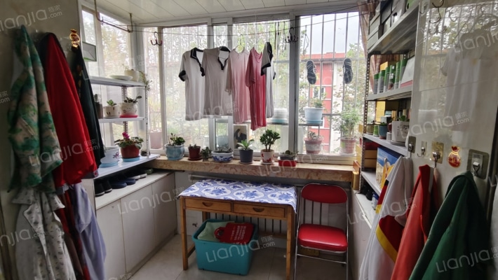 物探局园林社区 两居采光通风好 集中供暖 采光充足-阳台