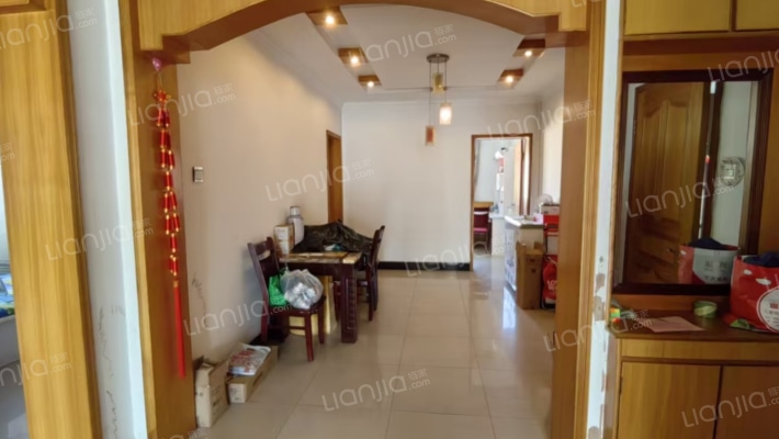 开发区优质大三居，客厅，主卧朝阳，双卫，带地下室。-餐厅