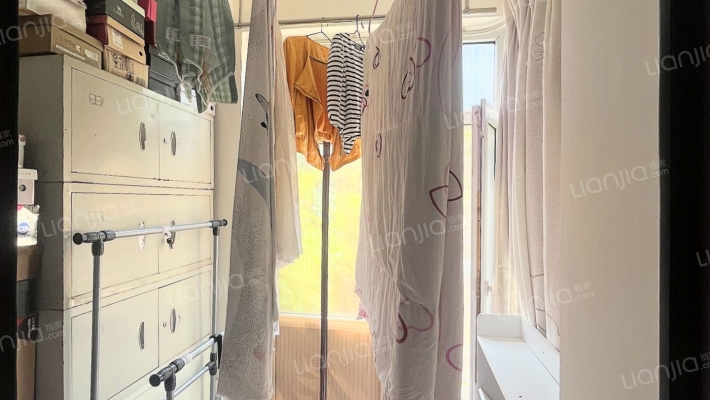 房本满五年精装修电梯洋房一梯两户适合居住-阳台