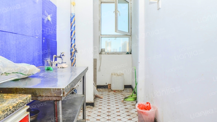 开发区 公园旁 精装修3居室 南北通透 满五唯一-厨房