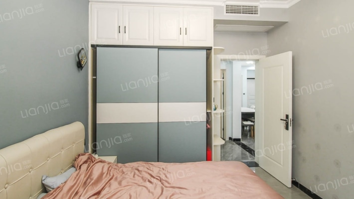 房子户型方正，小区环境干净舒适，适合居住-卧室A