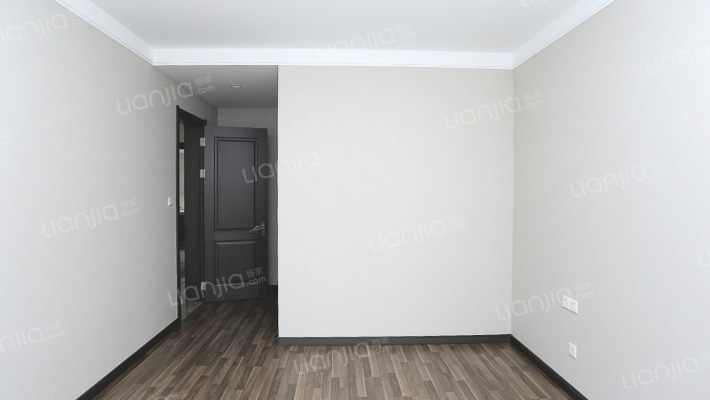 科海明珠二期小高层精装修平层四室支持各种贷款-卧室C
