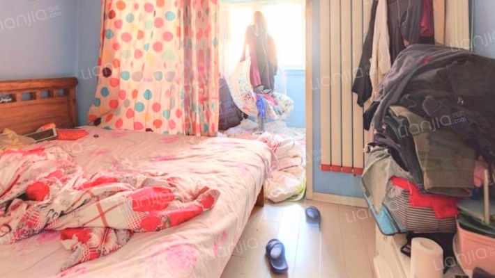 华阳主路 金地小区 低楼层 大三居-卧室B