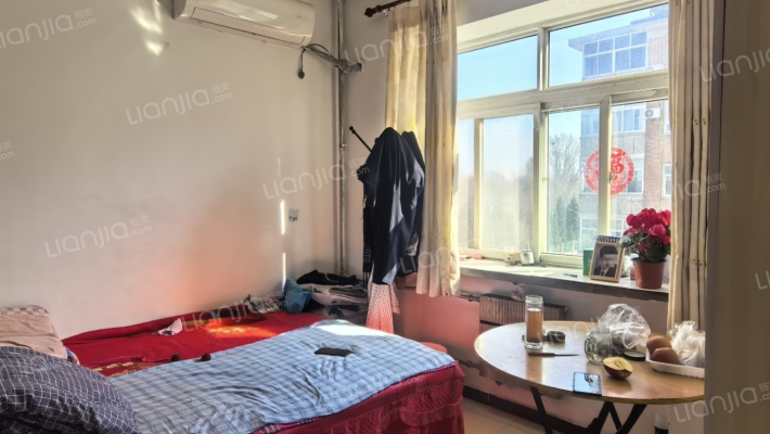 中间楼层 简单装修 随时可看 采光好-卧室