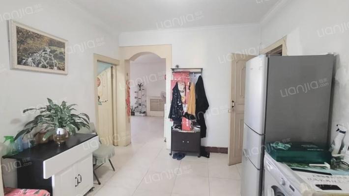 华阳路西丁旁 没上水 好楼层 双阳台公摊小 急售-餐厅