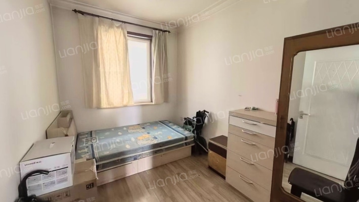 华阳路 别墅社区  停车方便 低楼层-卧室C