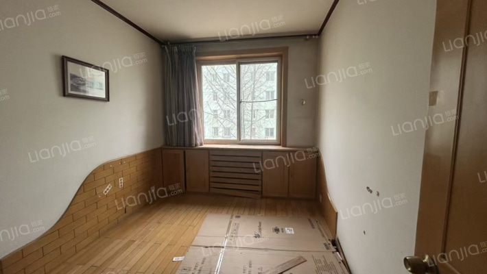 范阳路 物探二号院，南北通透三居室中间楼层-卧室C