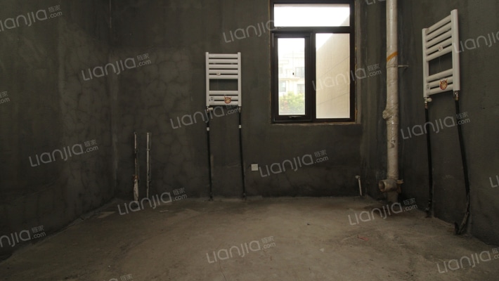 理想湾下叠拼带南北院子和地下室，带车位，位置安静-卫生间D