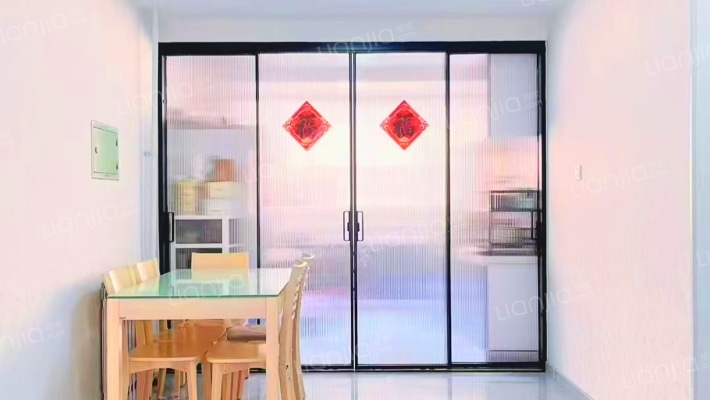 精装修，南北通透，户型方正！！-客厅