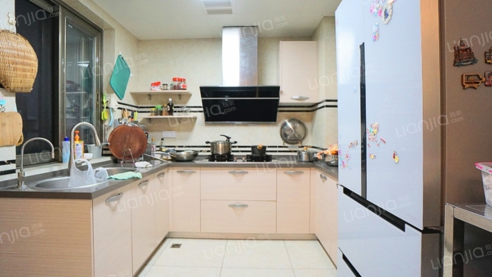 丽雅龙城四方双卫通透中式装修带一个车位-厨房