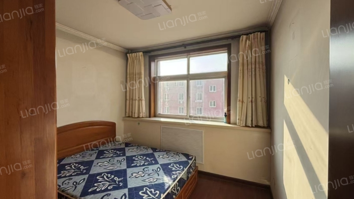 南北三居室 全明格局 板楼四层 前后无遮挡-卧室A