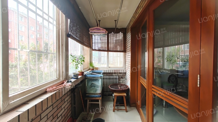 建设路173家属院  南北通透三居室 低楼层 购物方便-阳台A