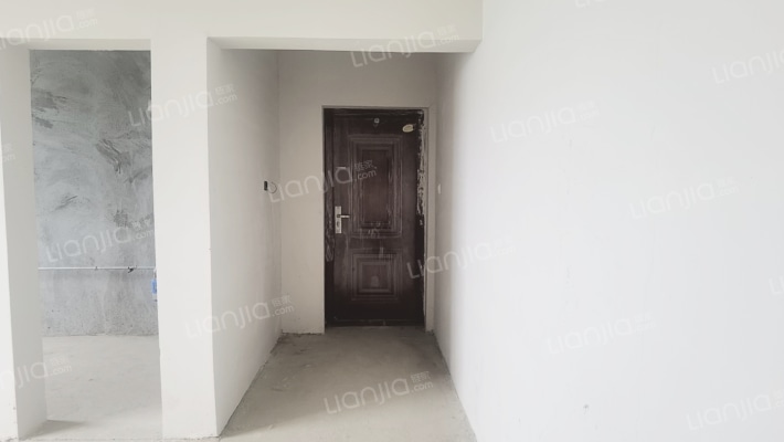 公园旁边生态美宅，配套全户型优，品质物业护航-玄关