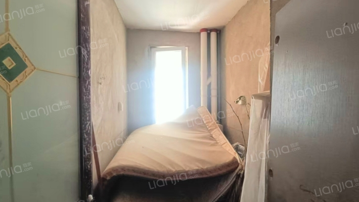 南北通透两居室，户型方正，中间楼层。-厨房