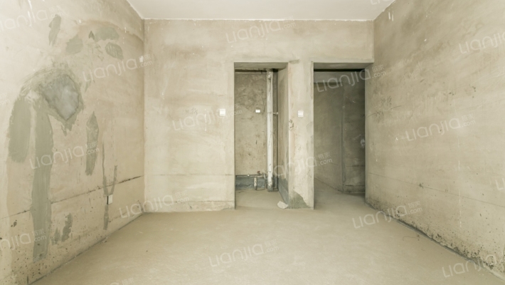 市区繁华地段 电梯房，中间楼层 可分期付 房子更名-卧室D