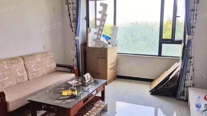 南北通透三居，精装，集中供暖，人车分流-客厅