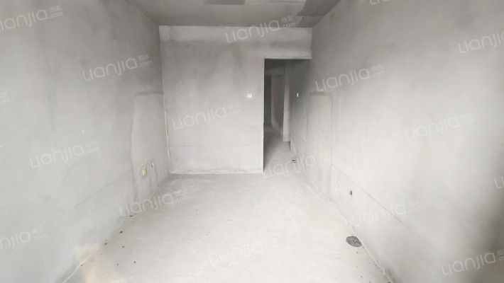 房本满五唯一税费低，户型方正，板楼低楼层，采光好-卧室A