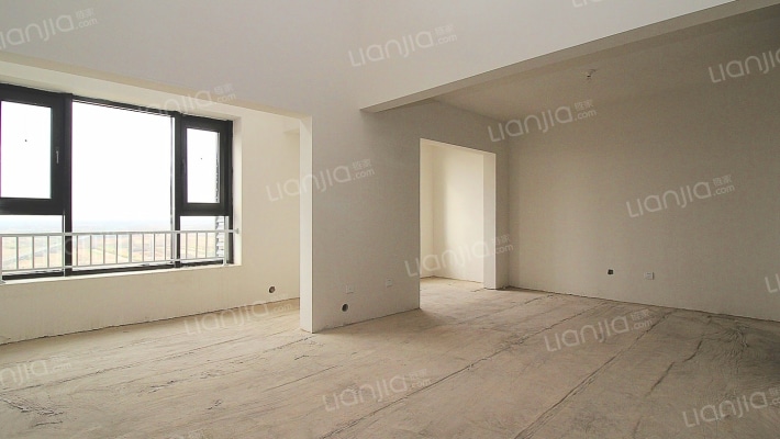 跃层有露天阳台，采光充足，视野宽阔，交通便利。-客厅