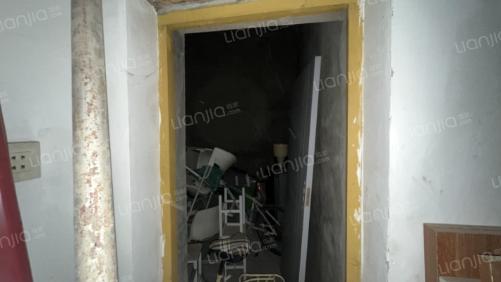 房子满五不唯一，独门独院，二层小楼，可以过户-卧室A