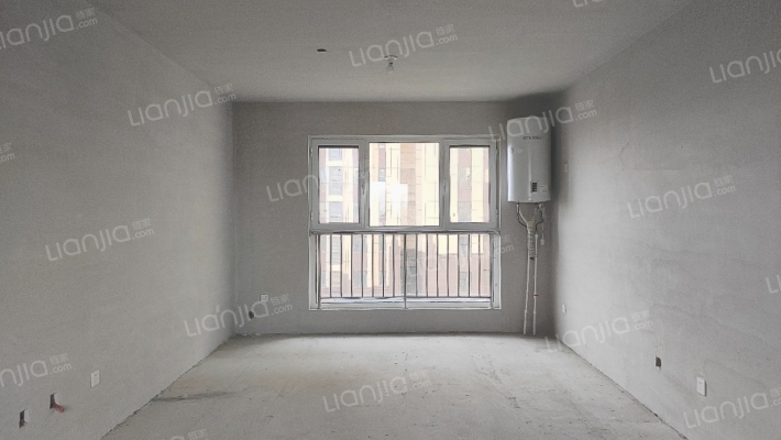 70年大产权，房证满二，次新房，通勤北京，交通方便。-客厅