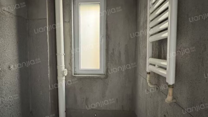 桃源新都孔雀城南北通透三居室，采光视野好-卫生间