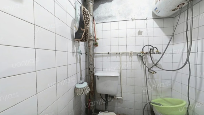 南北通透两居室 满五税费低 停车方便户型方正-卫生间