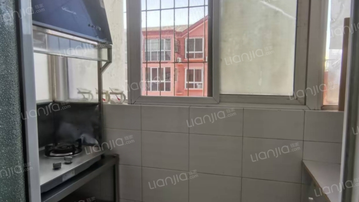 范阳路 二康联合四号院南北通透两居 采光没问题-厨房