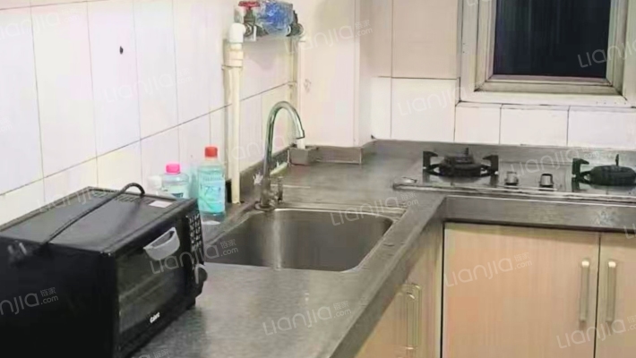 此房位置好，出门就是公园，买菜，购物，都很方便。-厨房