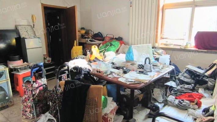 范阳路 矿山局南院 南北通透两居   低楼层-客厅