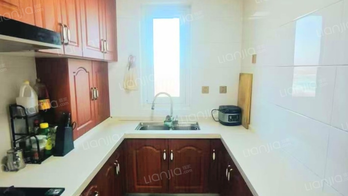 三利中和城，四居，南北通透，户型好采光好。-厨房