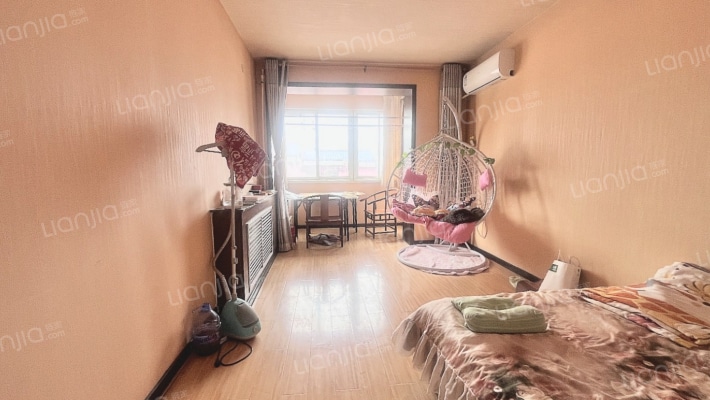 小区出行方便，周有菜市场，医院 ，校园  公园 车站-卧室C