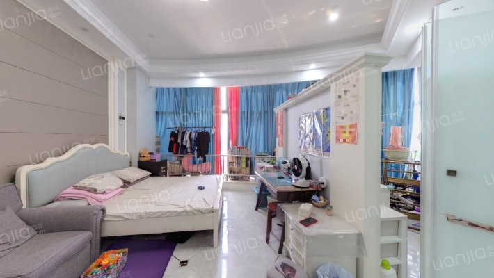 余坤滨江国际广场二手房实景图