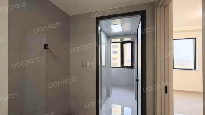 南北通透好户型，一梯两户中间楼层，全明格局-卫生间A