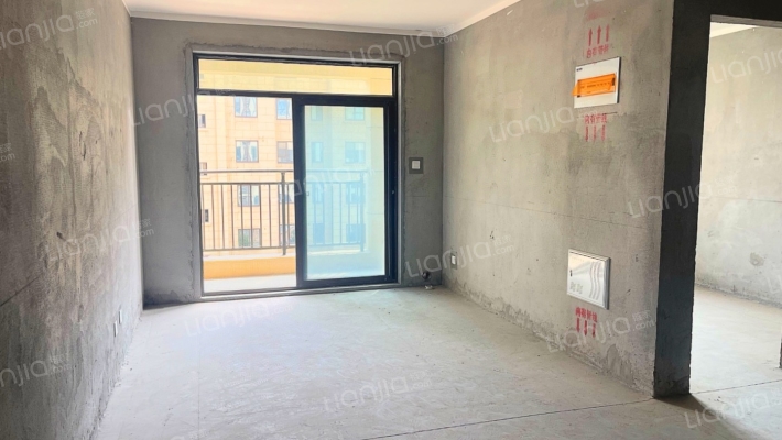 梁辉御湖湾二手房实景图