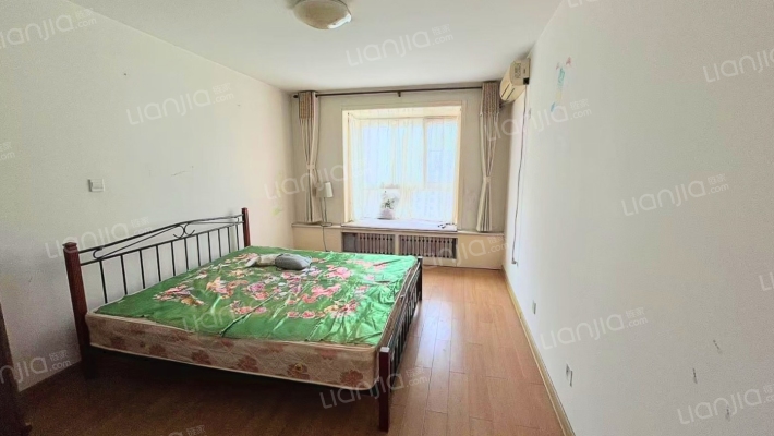 德新公园旁，精装修三居室，适合一家三代人居住。-卧室A