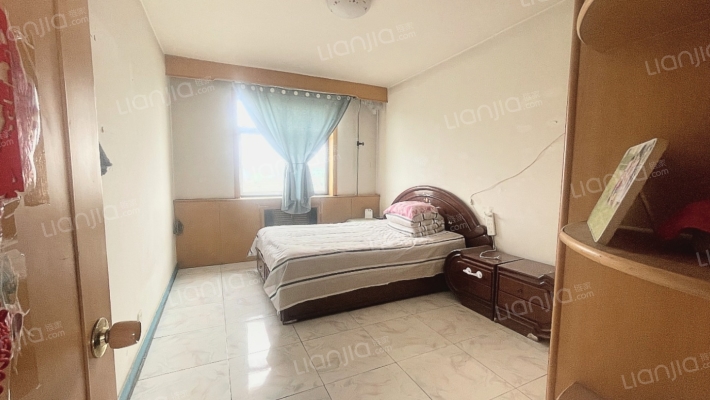 此房本满五，税费低，南北通透，采光好-卧室B