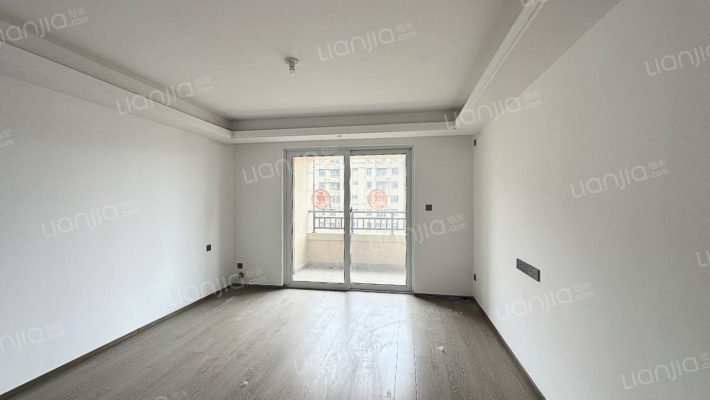 东部美的城三期二手房实景图