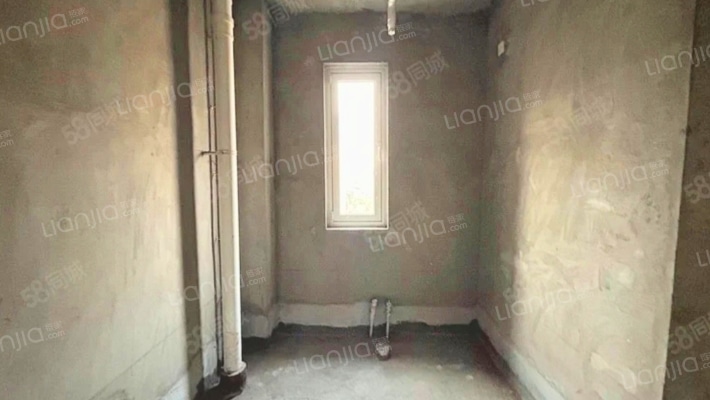 联排别墅 公园社区 环境优美 北入户 毛坯房-卫生间A